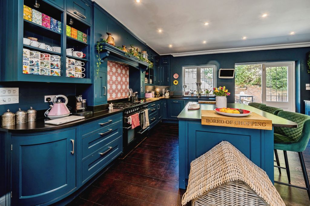 Additional image 3 of 7 bed detached house for saleKings Road, Berkhamsted HP4