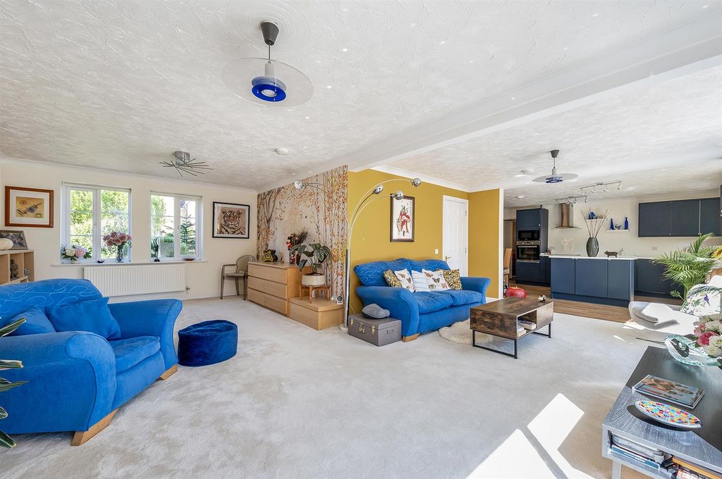 Additional image 2 of 7 bed detached house for saleBorkum Close, Andover SP10