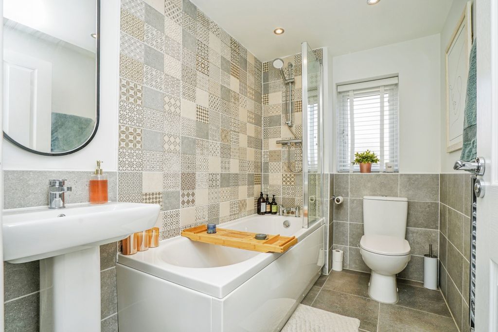 Additional image 11 of 3 bed semi-detached house for saleSwallow Crescent, Leeds LS12