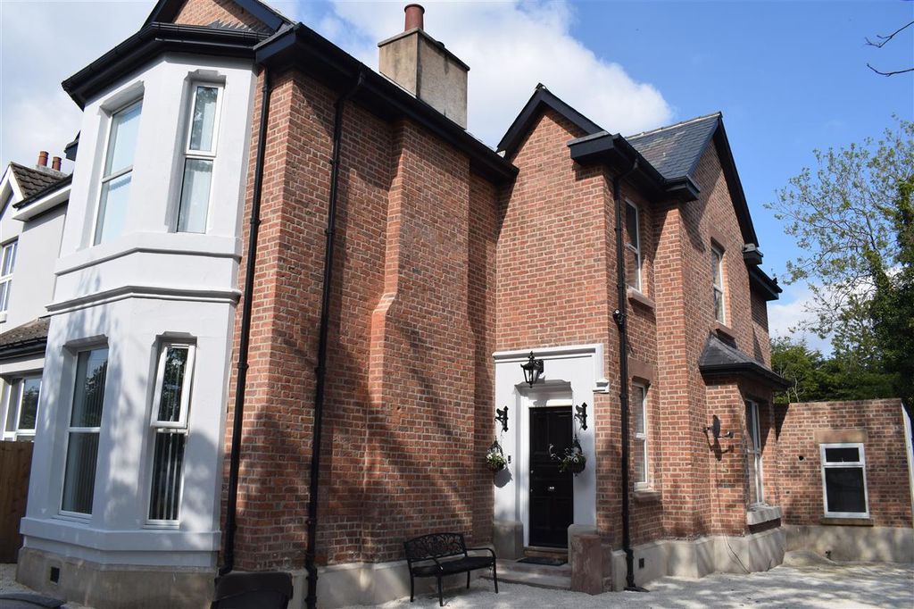 5 bed semi-detached house for saleOld Chester Road, Wirral CH42