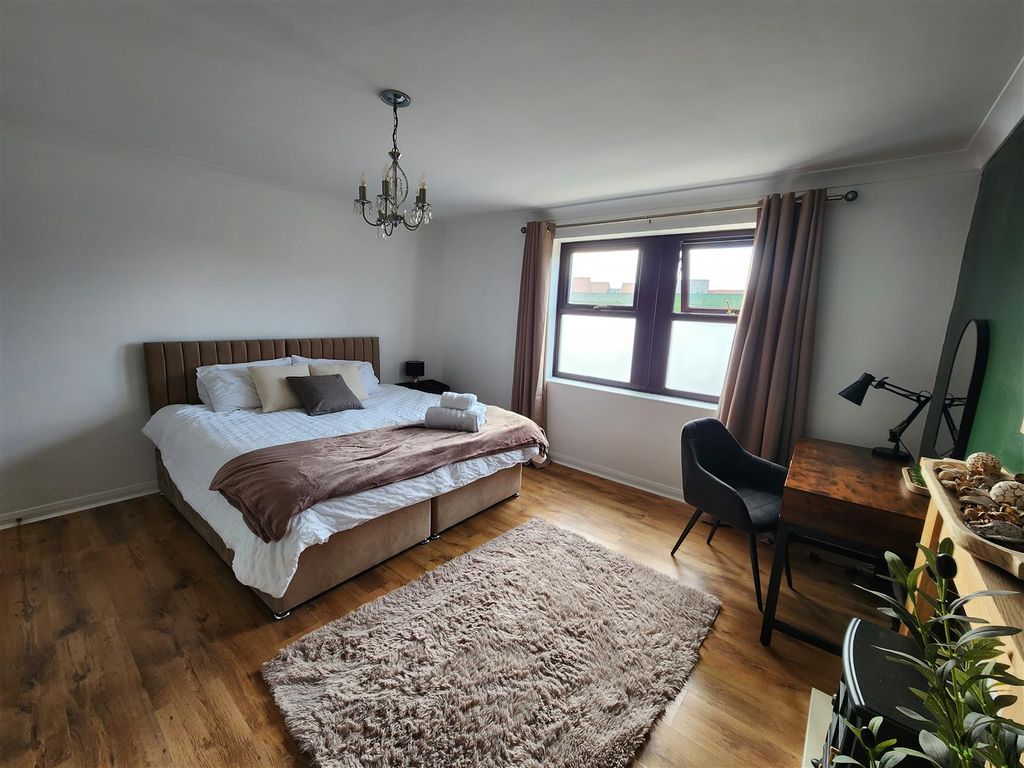 Additional image 6 of 2 bed flat for saleGrammar School Yard, Fish Street, Hull HU1
