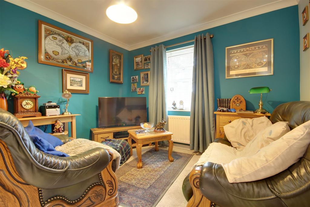 1 bed flat for saleRobin Close, Brough HU15 photo 2