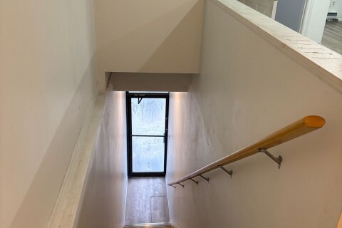 Additional image 7 of Upper Unit-422 Queen St W Street, Toronto, ON, M8V 2A7