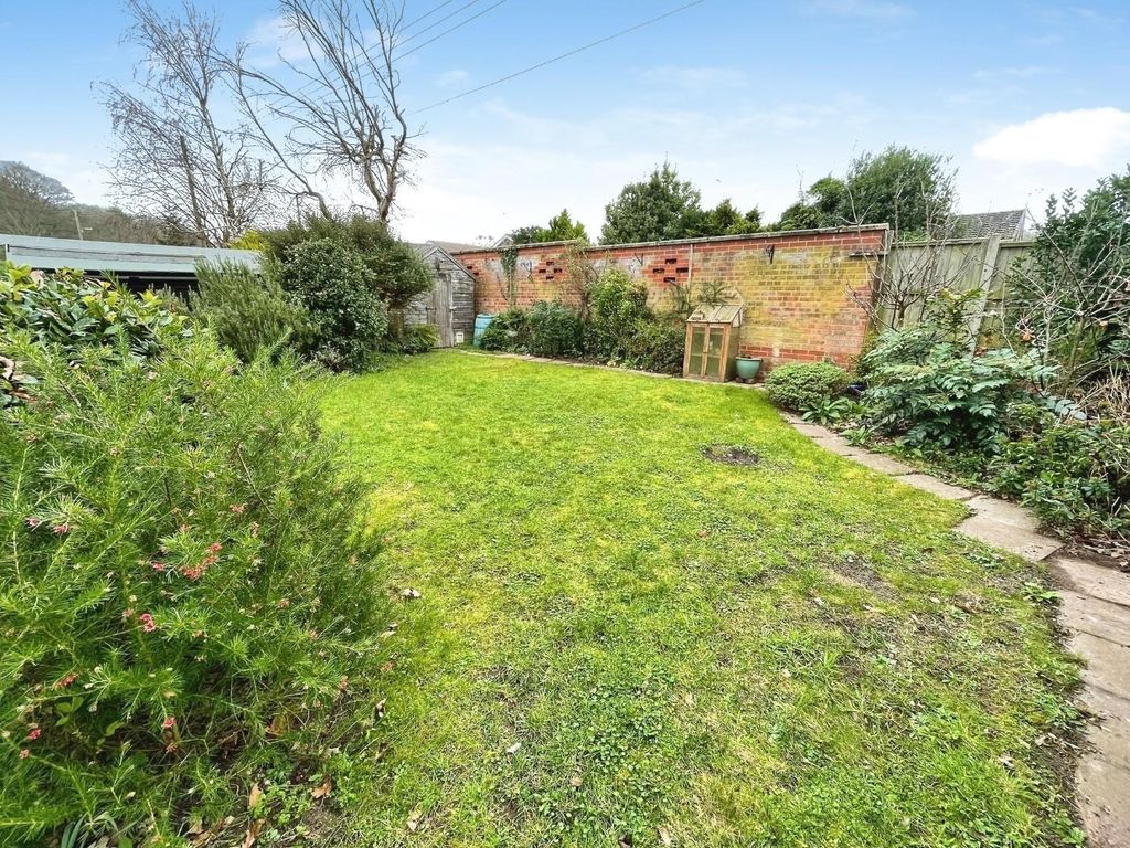 2 bed detached bungalow for saleBeechfields, Brandon IP27 photo 2