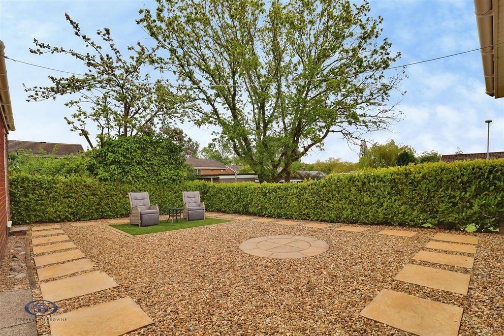 3 bed detached bungalow for saleMonaco Place, Newcastle ST5 photo 5