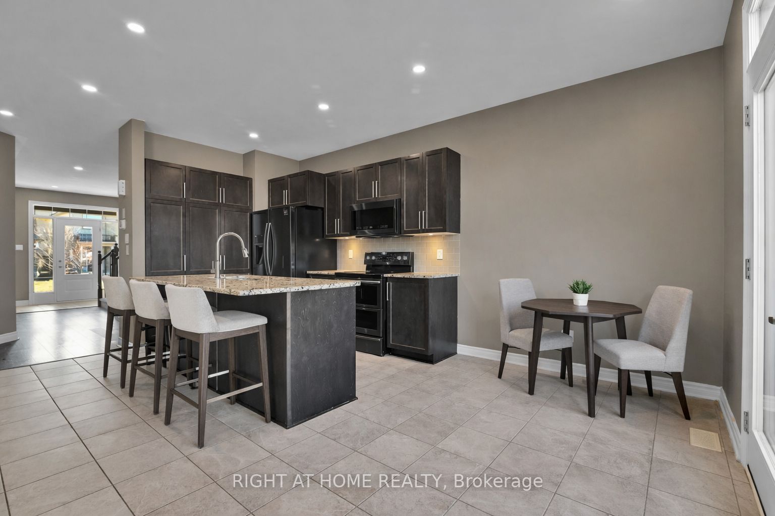 Additional image 4 of 213 Esturgeon Street, Ottawa, ON, K4A 1G3