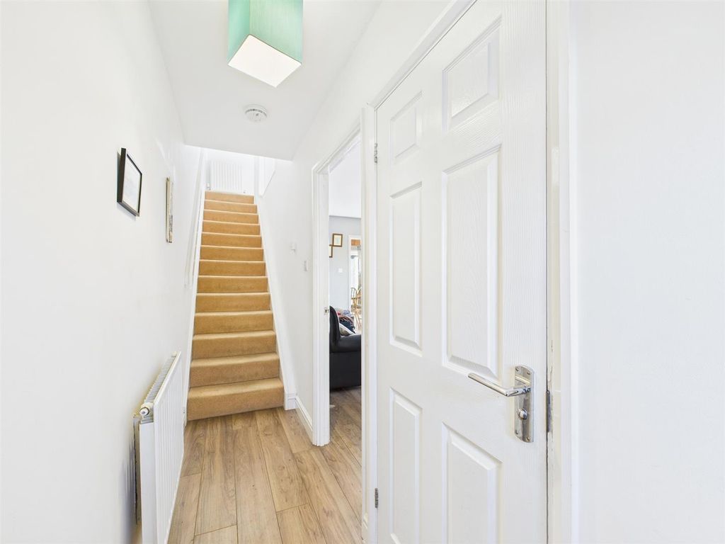 4 bed detached house for saleThe Mariners, Llanelli SA15 photo 4