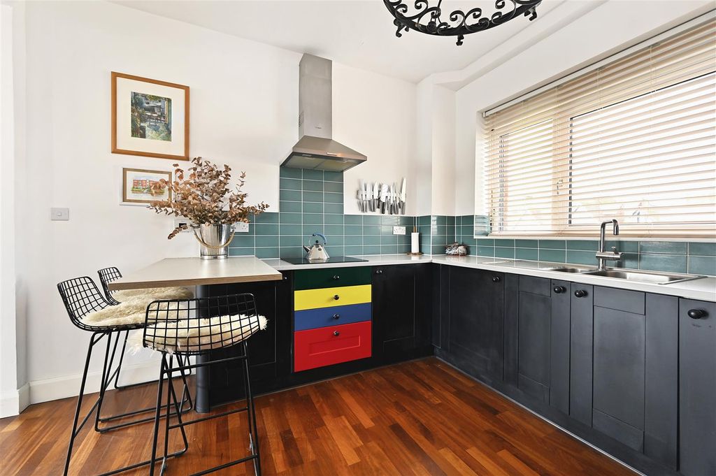 Additional image 7 of 3 bed flat for saleDe La Warr Parade, Bexhill-On-Sea TN40