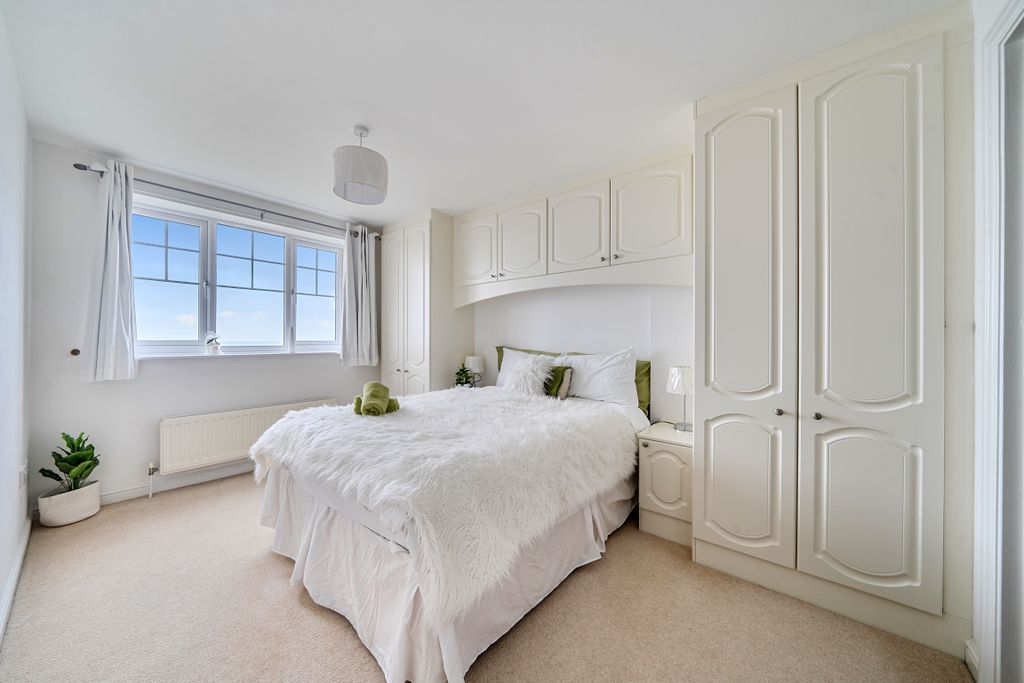 2 bed flat for saleThompson Road, Bognor Regis PO22 photo 4