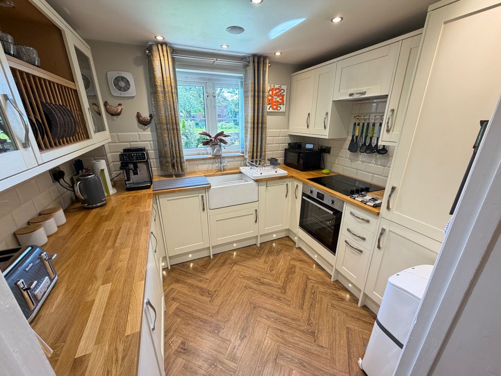 2 bed flat for saleWaterside, Longford, Coventry CV6 photo 3