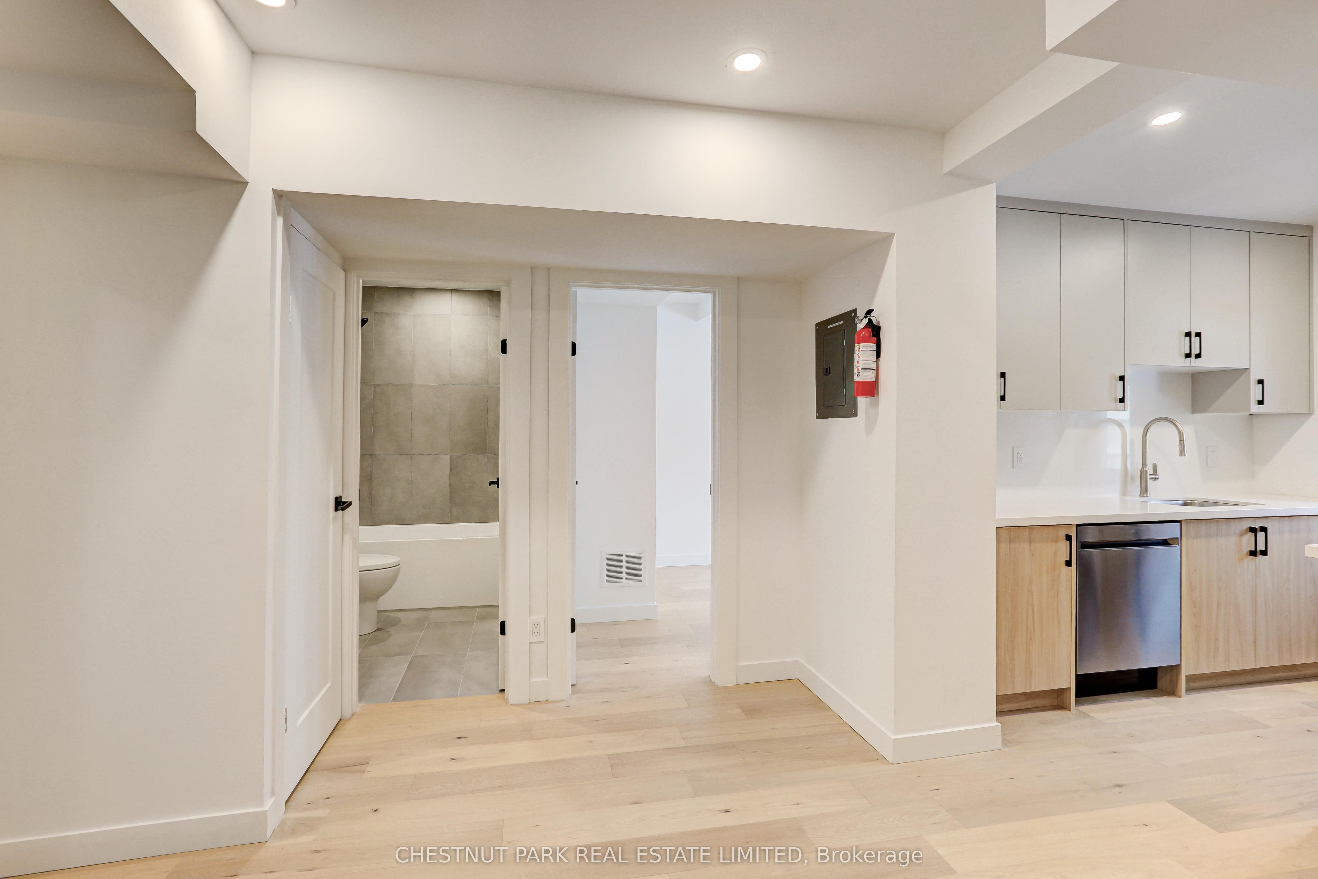 Additional image 4 of Unit 3-326 St George Street, Toronto, ON, M5R 2P5