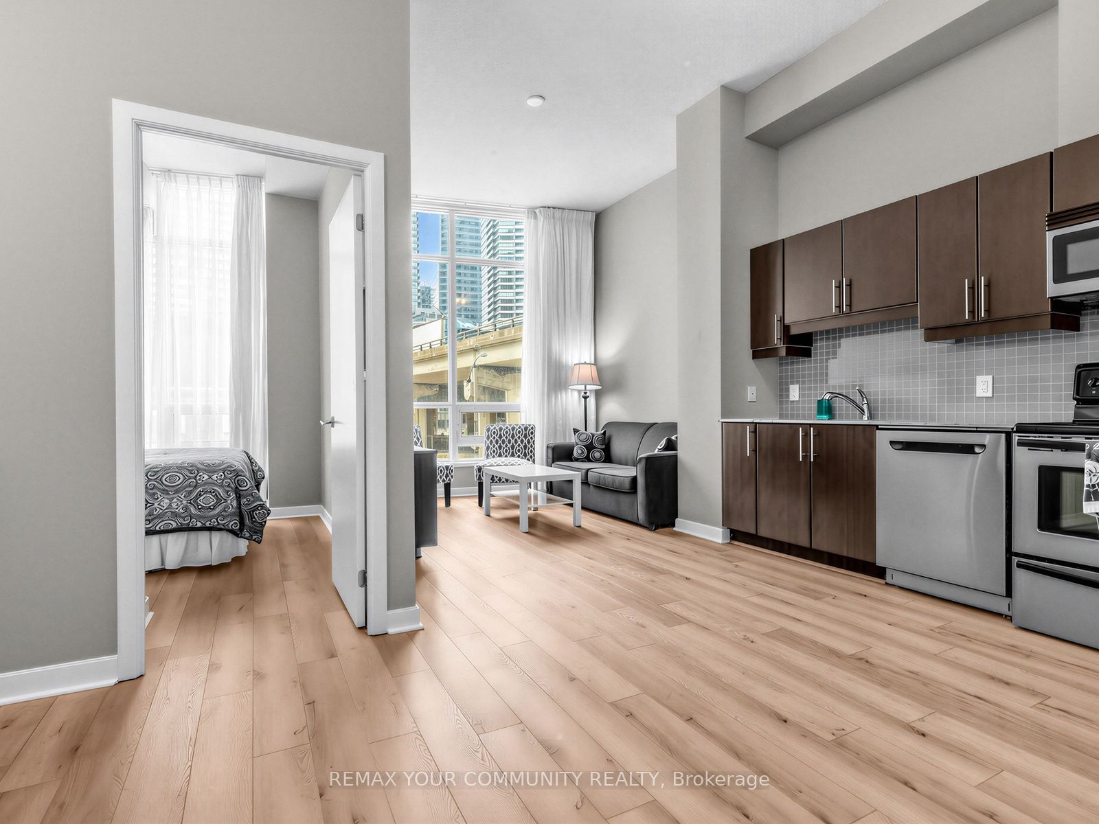 202-18 Harbour Street, Toronto, ON, M5J 2Z6