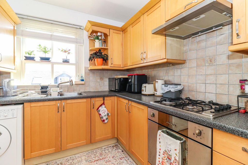 Additional image 3 of 1 bed flat for saleMallard Road, Abbots Langley WD5