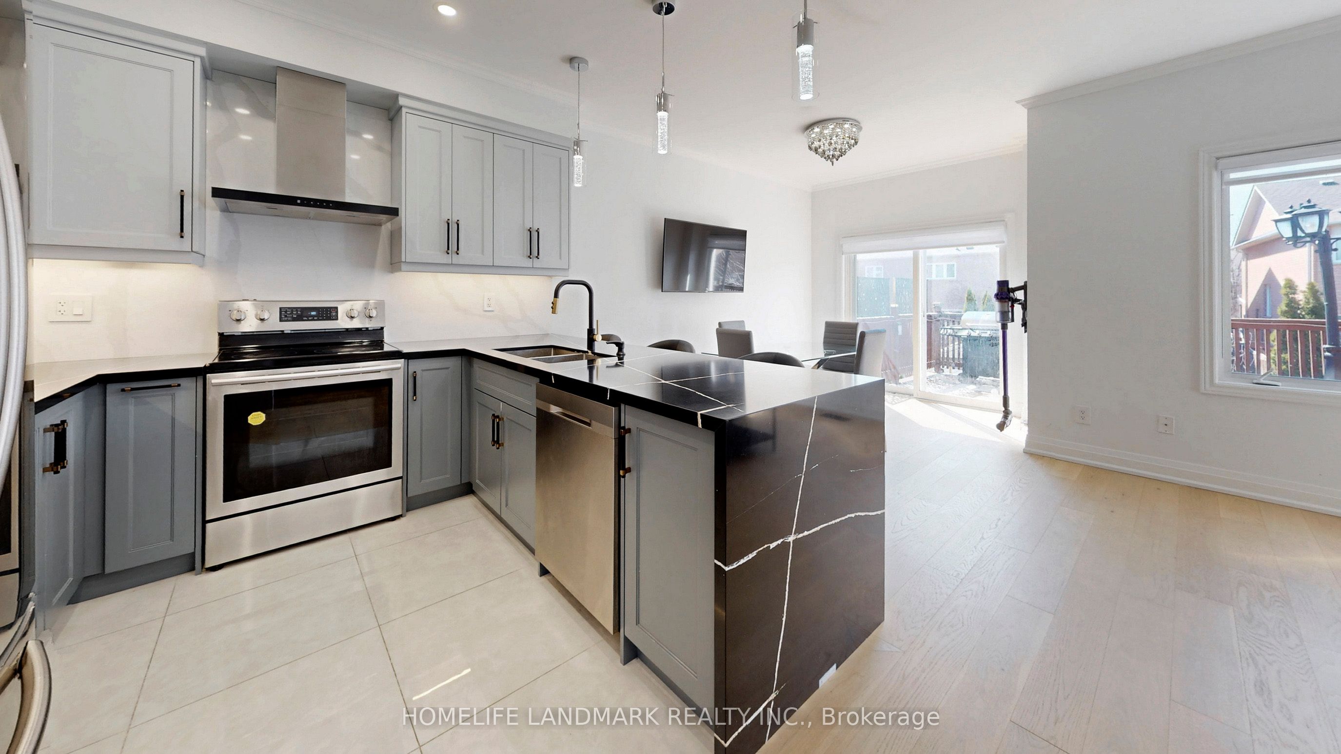 Additional image 2 of 32 Arco Circle, Vaughan, ON, L6A 3Z7
