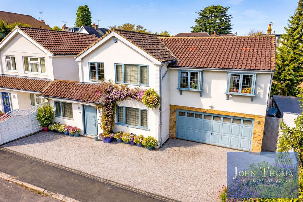 4 bed detached house for saleWestbury Lane, Buckhurst Hill IG9