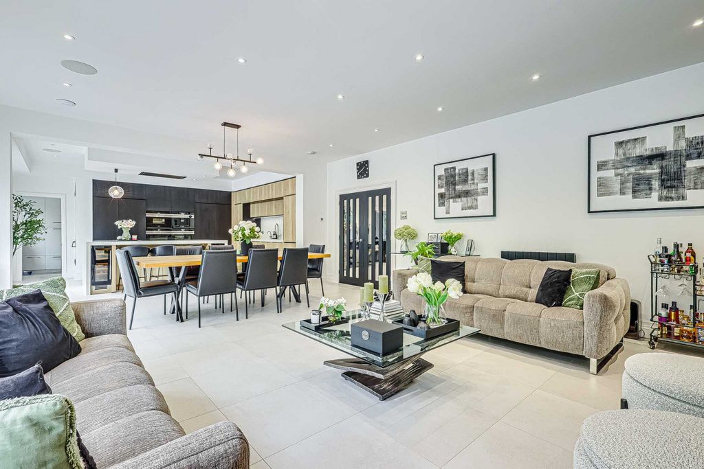 Additional image 9 of 5 bed detached house for saleBenfleet Road, Benfleet SS7