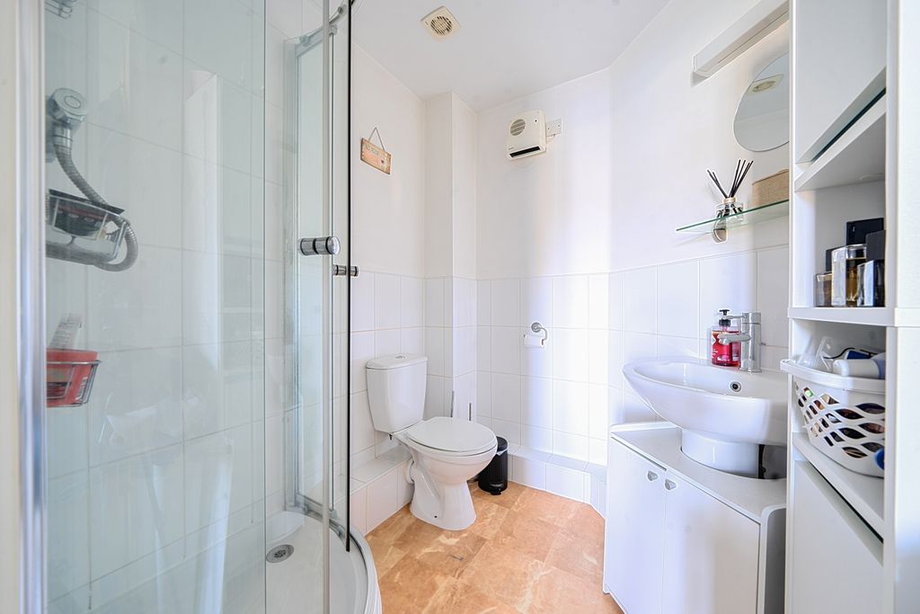 Additional image 8 of 2 bed flat for saleChandlers Court, 2 Appleford Drive OX18