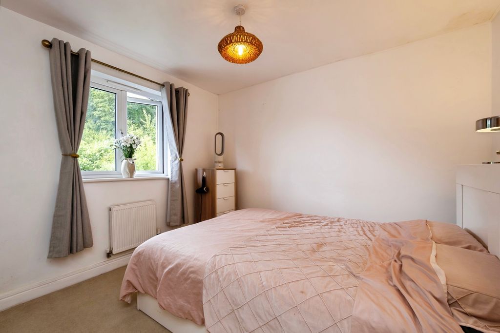 Additional image 7 of 2 bed flat for saleBerkshire Close, Ogwell, Newton Abbot, Devon TQ12