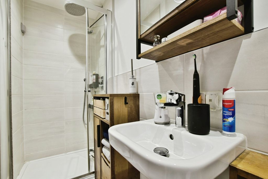 Additional image 16 of 2 bed flat for saleBaskerville Road, Altrincham, Greater Manchester WA14