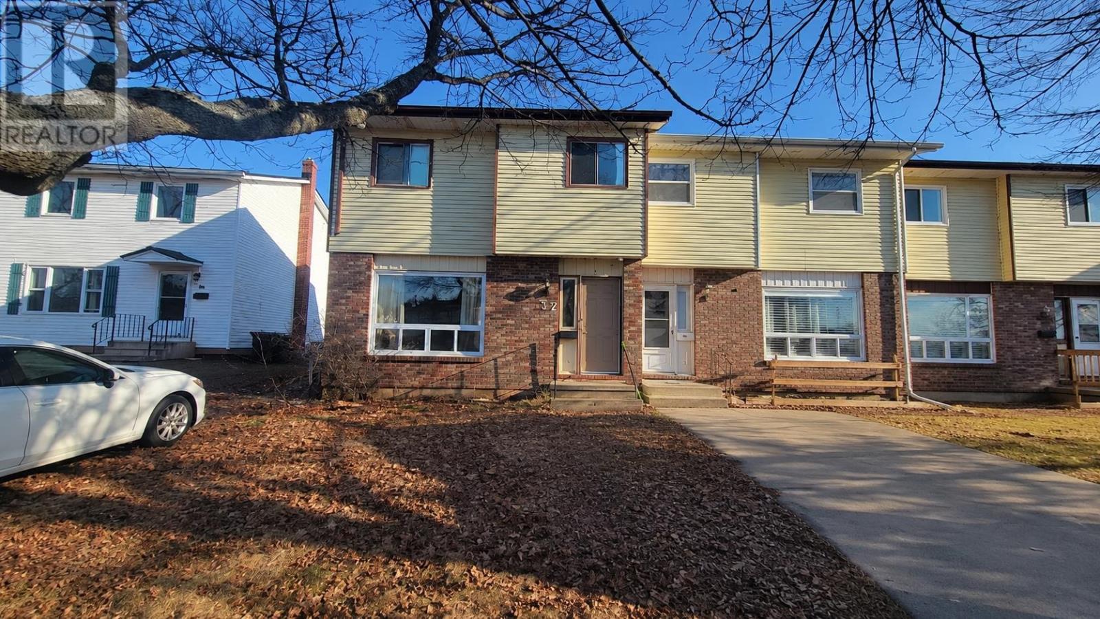 32 DAWSON Court