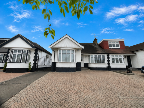 Ravenscourt Drive, Hornchurch RM12
