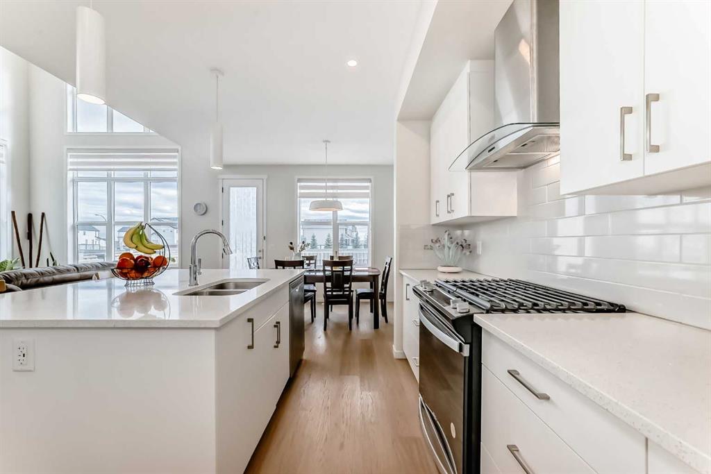 Additional image 5 of 332 Magnolia Crescent SE, Calgary, AB, T3M 3M8