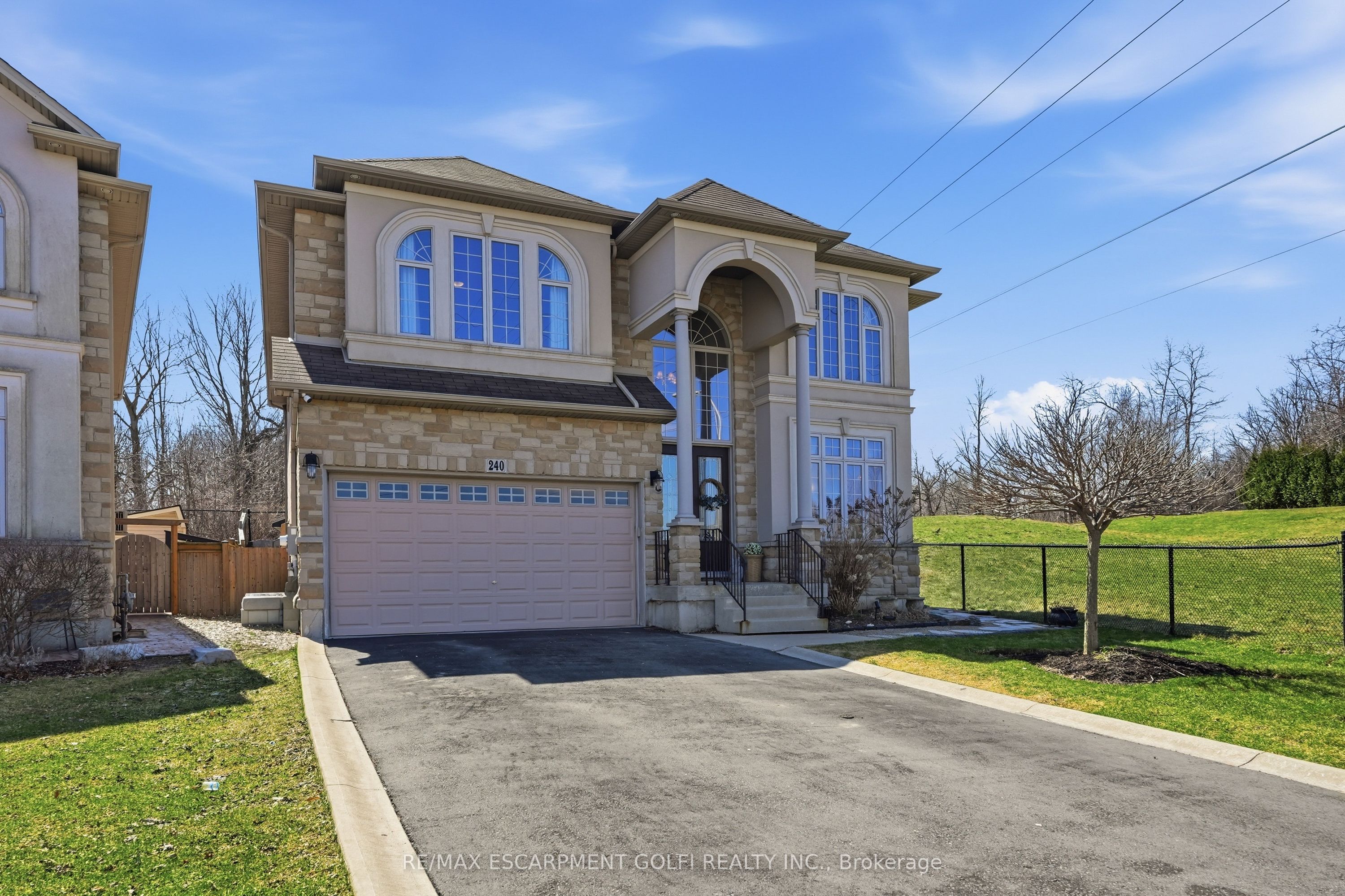 240 Cloverleaf Drive, Hamilton, ON, L9K 1T2