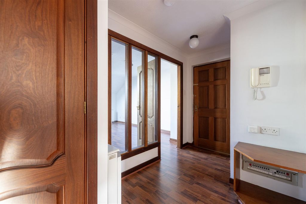 Additional image 2 of 2 bed flat for sale2 Connel Court, Ardconnel Street, Inverness IV2