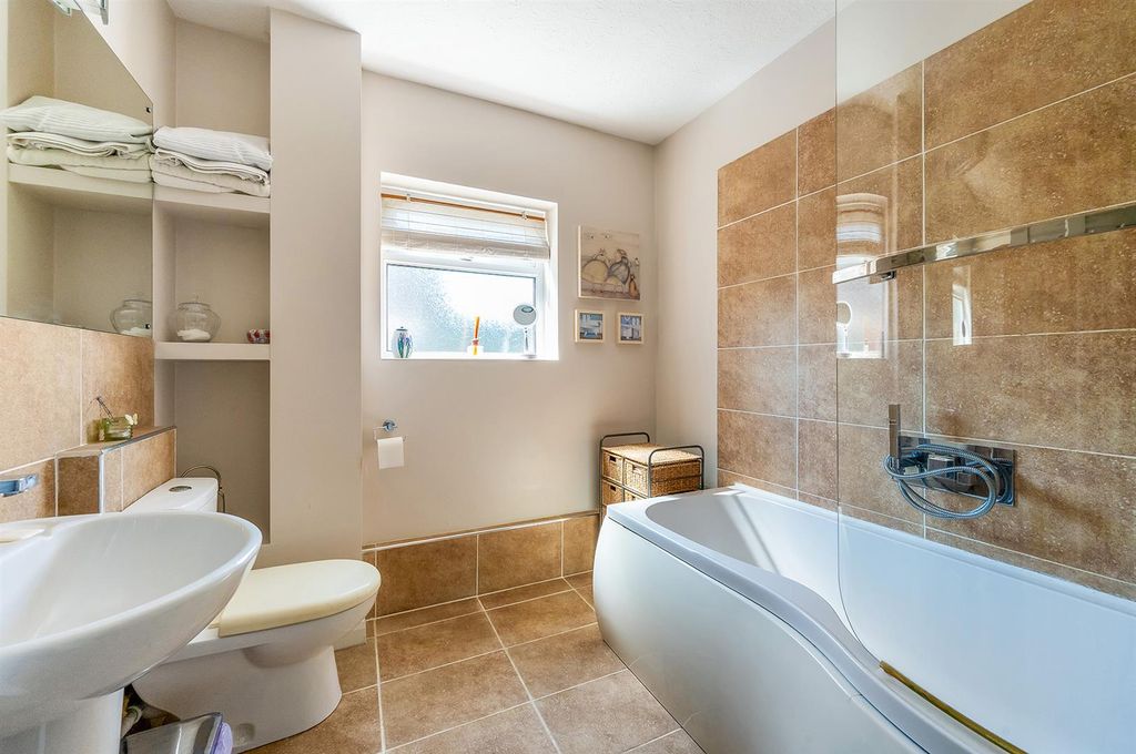 Additional image 13 of 4 bed chalet for saleCattle Lane, Abbotts Ann, Andover SP11