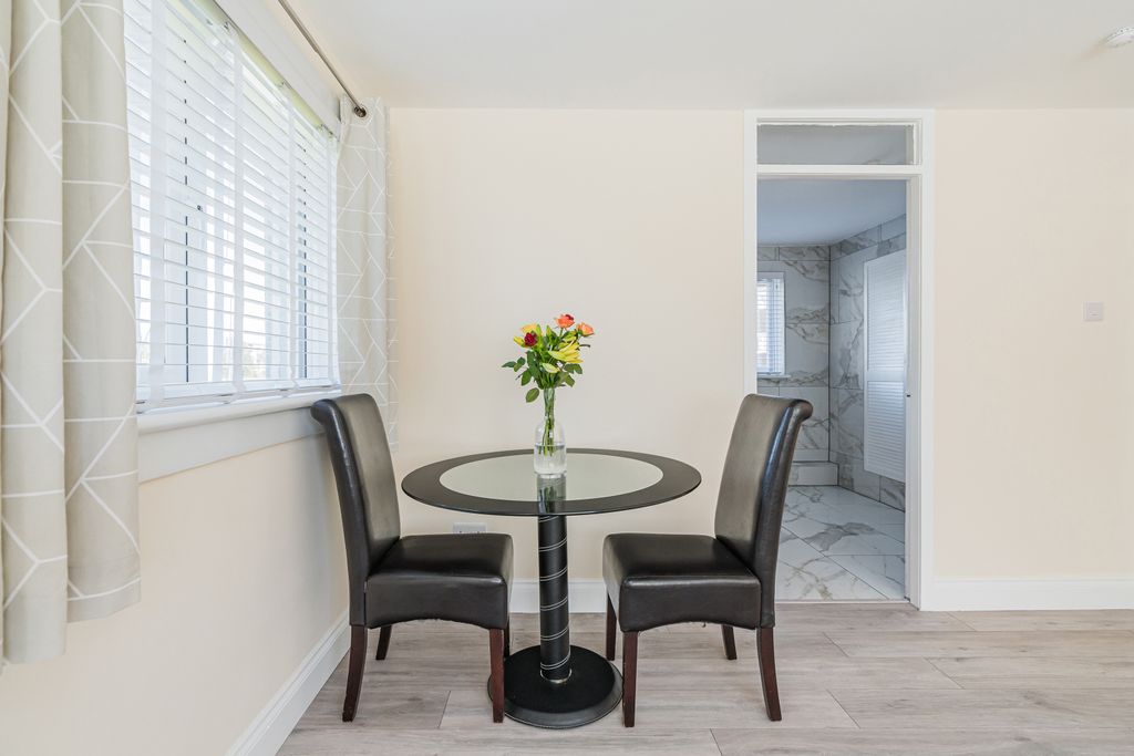 Additional image 12 of 2 bed flat for sale17/2 Calder Drive, Edinburgh EH11