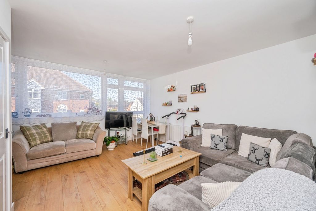 Additional image 7 of 3 bed flat for saleBrowns Lane, Dordon, Tamworth, Warwickshire B78