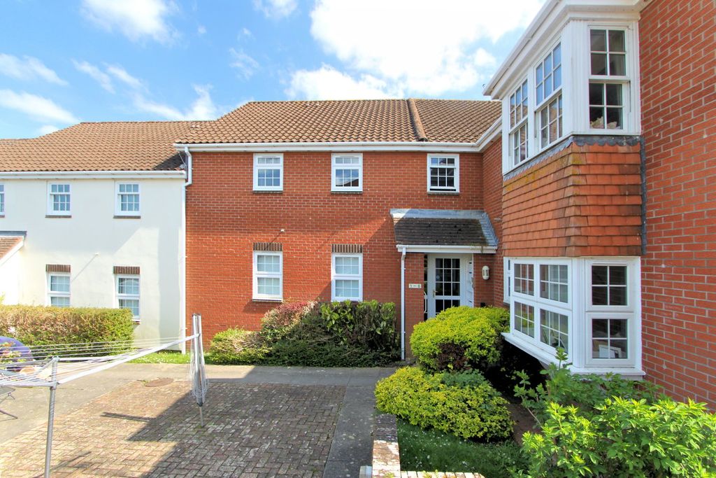 2 bed flat for saleGloucester Terrace, Gloucester Road, Thornbury, South Gloucestershire BS35 photo 2