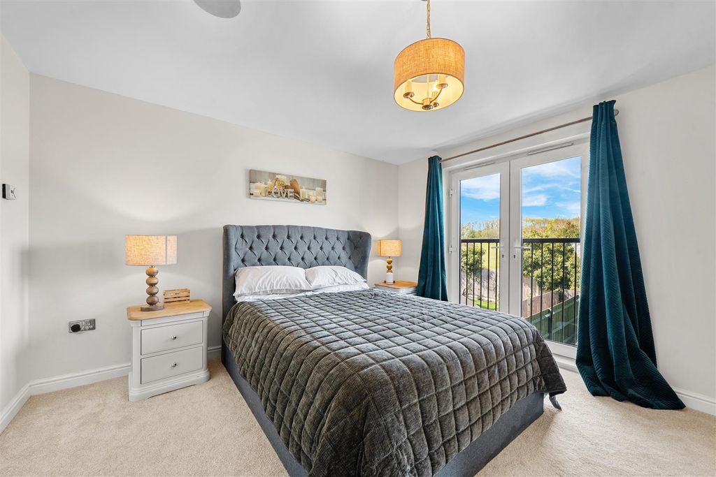 Additional image 9 of 4 bed town house for saleHawker Drive, Addlestone KT15