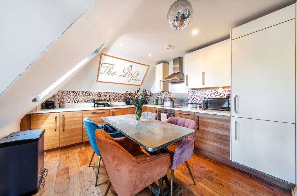 Additional image 3 of 2 bed flat for saleMagnolia Drive, Banstead, Surrey SM7