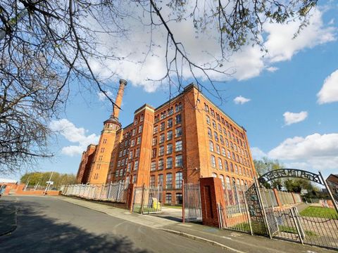 Victoria Mill, Lower Vickers Street M40