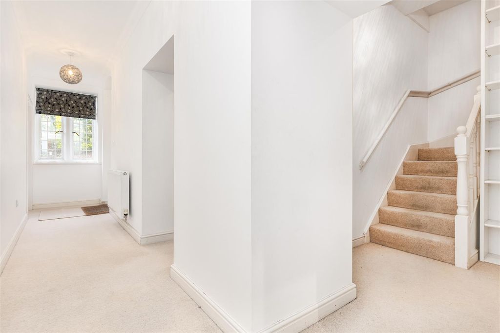 Additional image 8 of 3 bed flat for saleFairfield Hall, Kingsley Avenue, Fairfield SG5