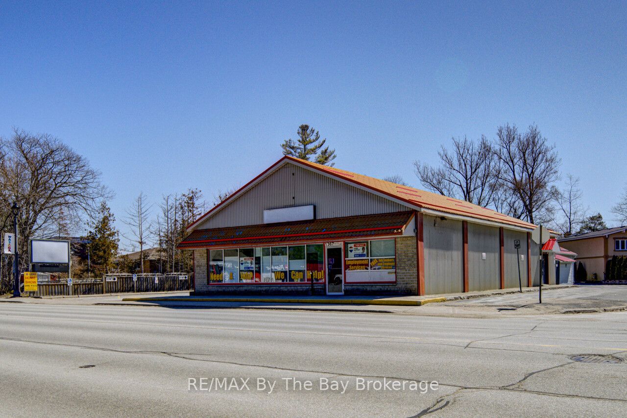 1367 Mosley Street, Wasaga Beach, ON, L9Z 2C5