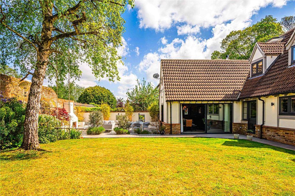 Additional image 35 of 5 bed detached house for saleCastle Gateway, Berkhamsted, Hertfordshire HP4
