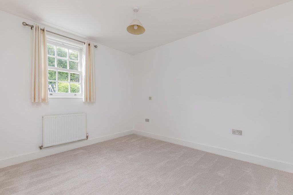 Additional image 4 of 2 bed flat for saleBurgage Mews, Alresford SO24