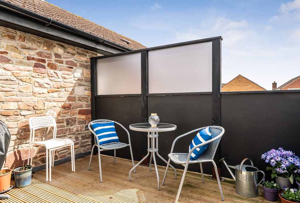 2 bed flat for saleStation Road, Yate, Bristol, Gloucestershire BS37 photo 5