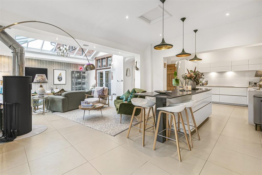 Additional image 2 of 6 bed semi-detached house for saleSt. Catherines Road, Broxbourne EN10