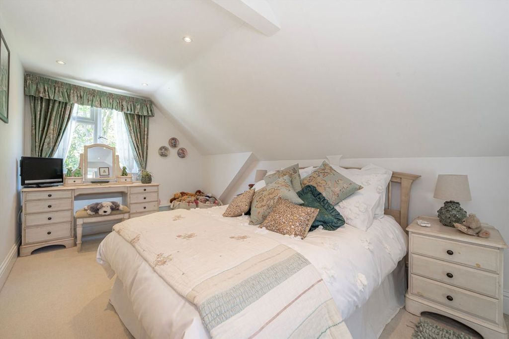 Additional image 7 of 4 bed detached house for saleCommon Lane, Addlestone KT15