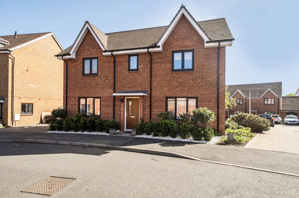 Additional image 23 of 3 bed detached house for saleQuiller Avenue, Arborfield Green, Reading, Berkshire RG2