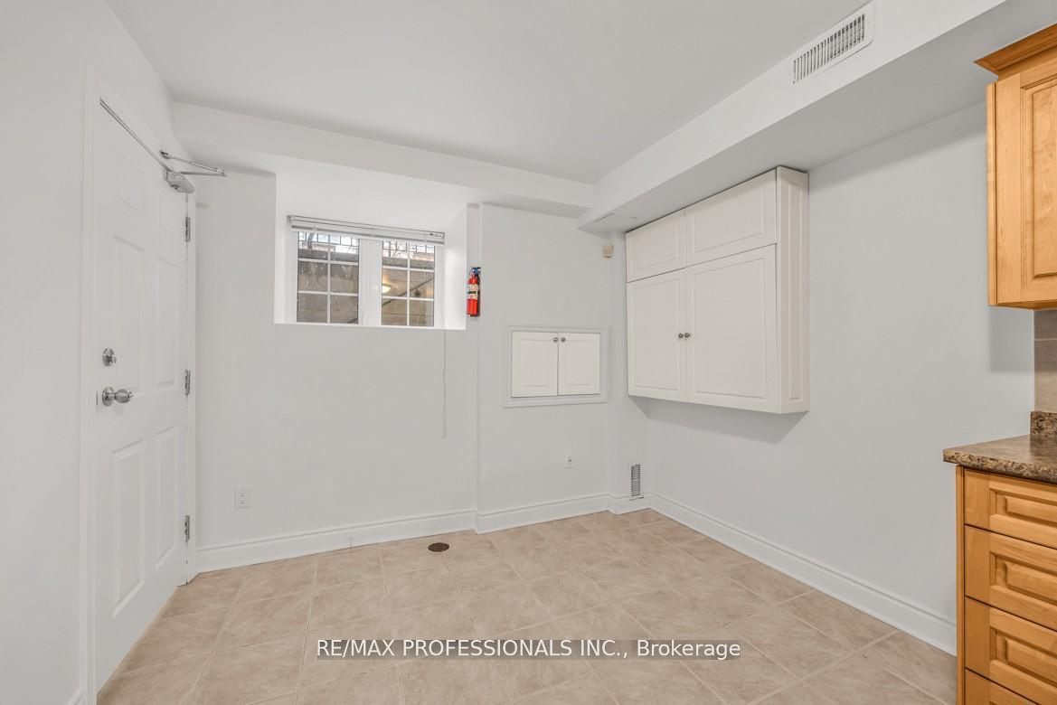 Additional image 5 of LOWER-213 Major Street, Toronto, ON, M5S 2L4