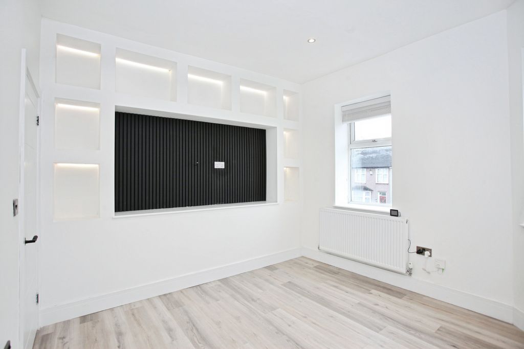 Additional image 4 of 2 bed flat for saleMalpas Road, Newport NP20