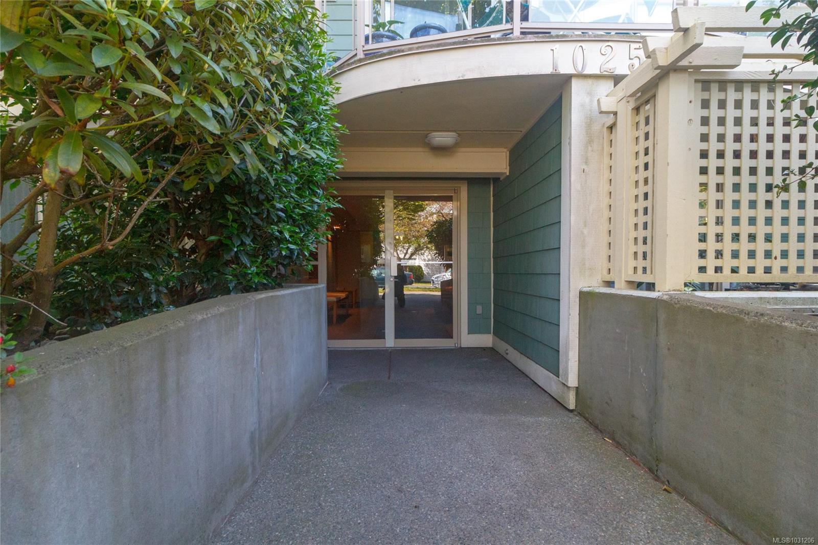 Additional image 4 of 309-1025 Meares Street, Victoria, BC, V8V 3J7