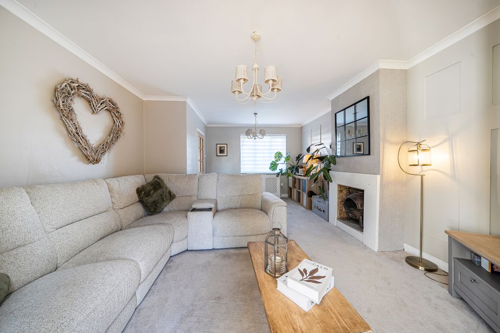 Additional image 2 of 4 bed semi-detached house for saleTrowley Rise, Abbots Langley, Hertfordshire WD5