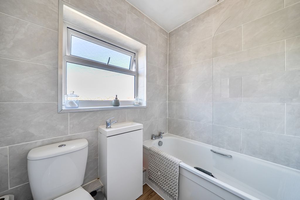 Additional image 10 of 4 bed semi-detached house for saleTrowley Rise, Abbots Langley, Hertfordshire WD5