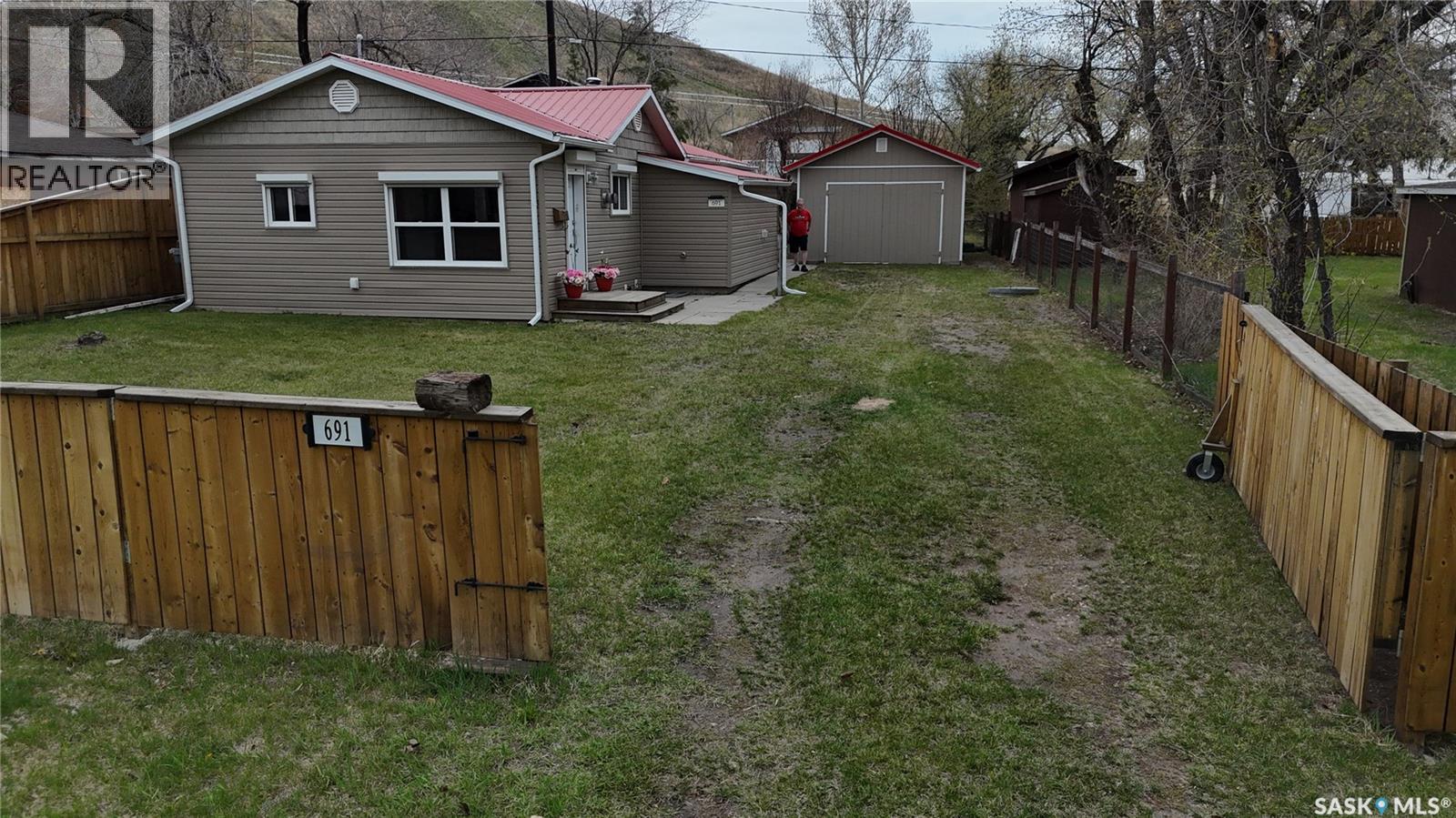 691 Joseph CRESCENT