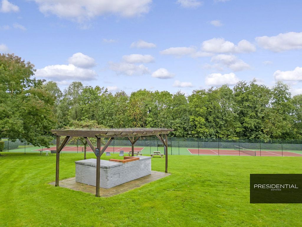 Additional image 22 of 3 bed flat for saleBoleyn Court Epping New Road, Buckhurst Hill IG9